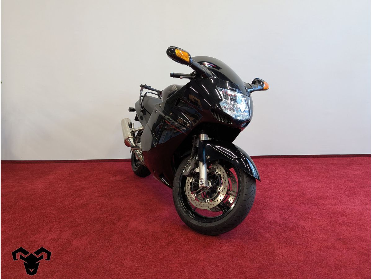 Motocicleta second hand Honda CBR 1100XX Super Blackbird, 1997, 1137 cc, 164 cp, 62733 km